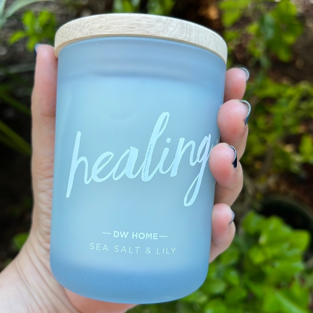 Sea Salt & Lily Scented Candle